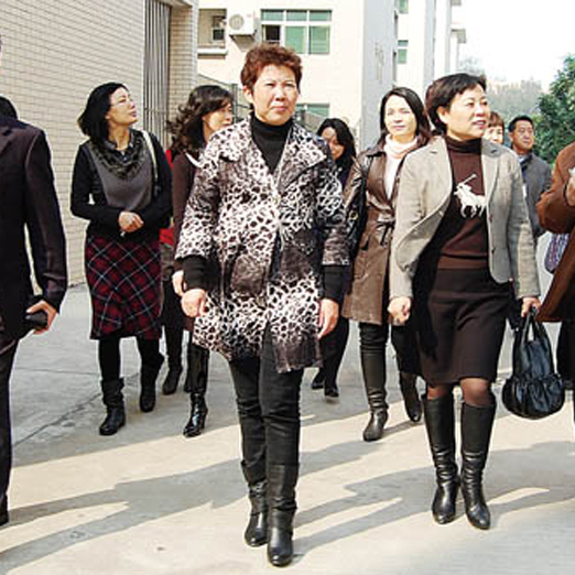 第八届国际发明展览会我校摘一金一铜奖牌
